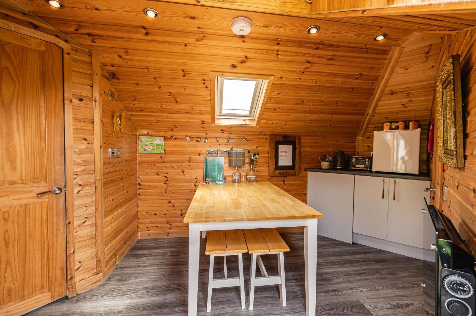 Отель Delny Glamping And Farm Animals Инвергордон Экстерьер фото