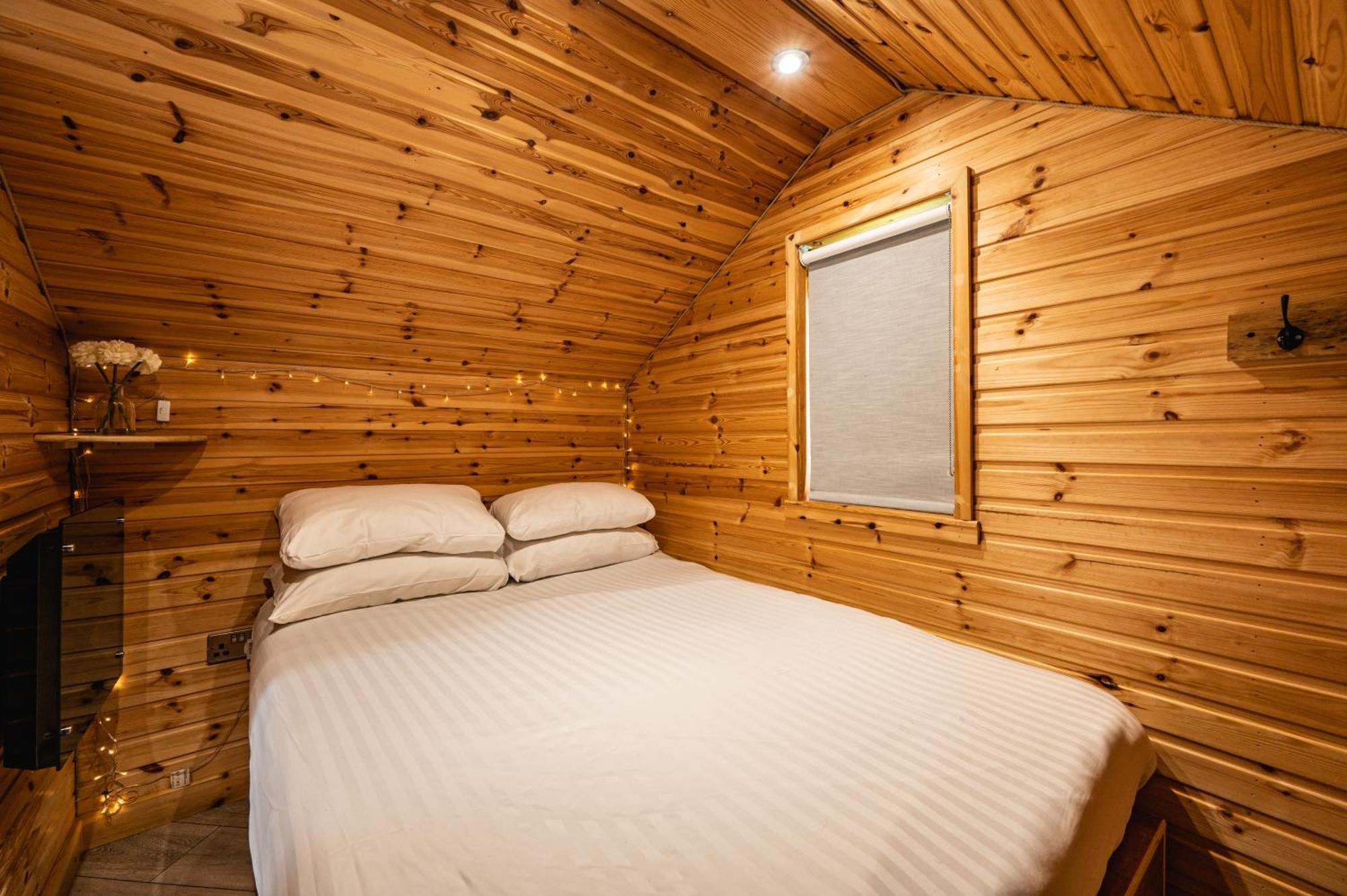 Отель Delny Glamping And Farm Animals Инвергордон Экстерьер фото