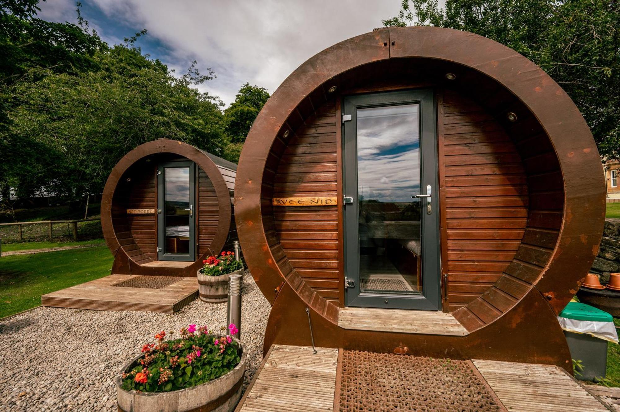 Отель Delny Glamping And Farm Animals Инвергордон Экстерьер фото