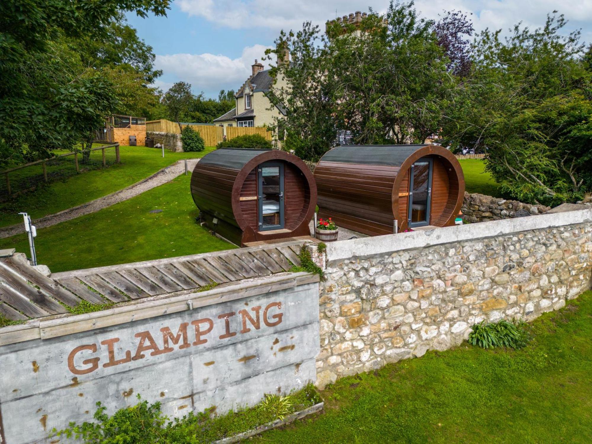 Отель Delny Glamping And Farm Animals Инвергордон Экстерьер фото