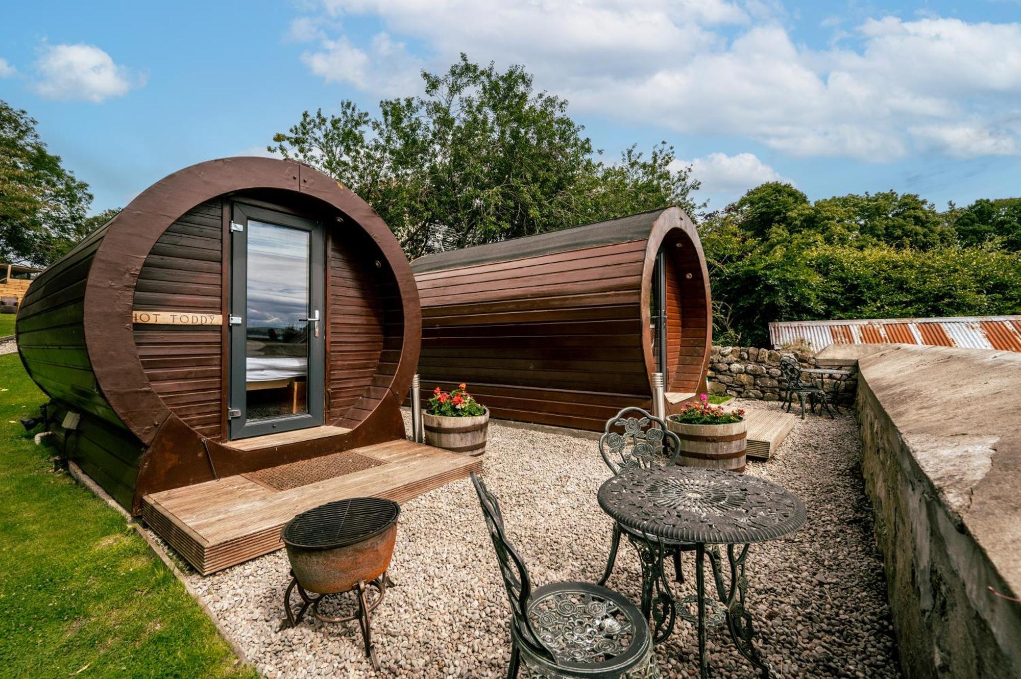 Отель Delny Glamping And Farm Animals Инвергордон Экстерьер фото