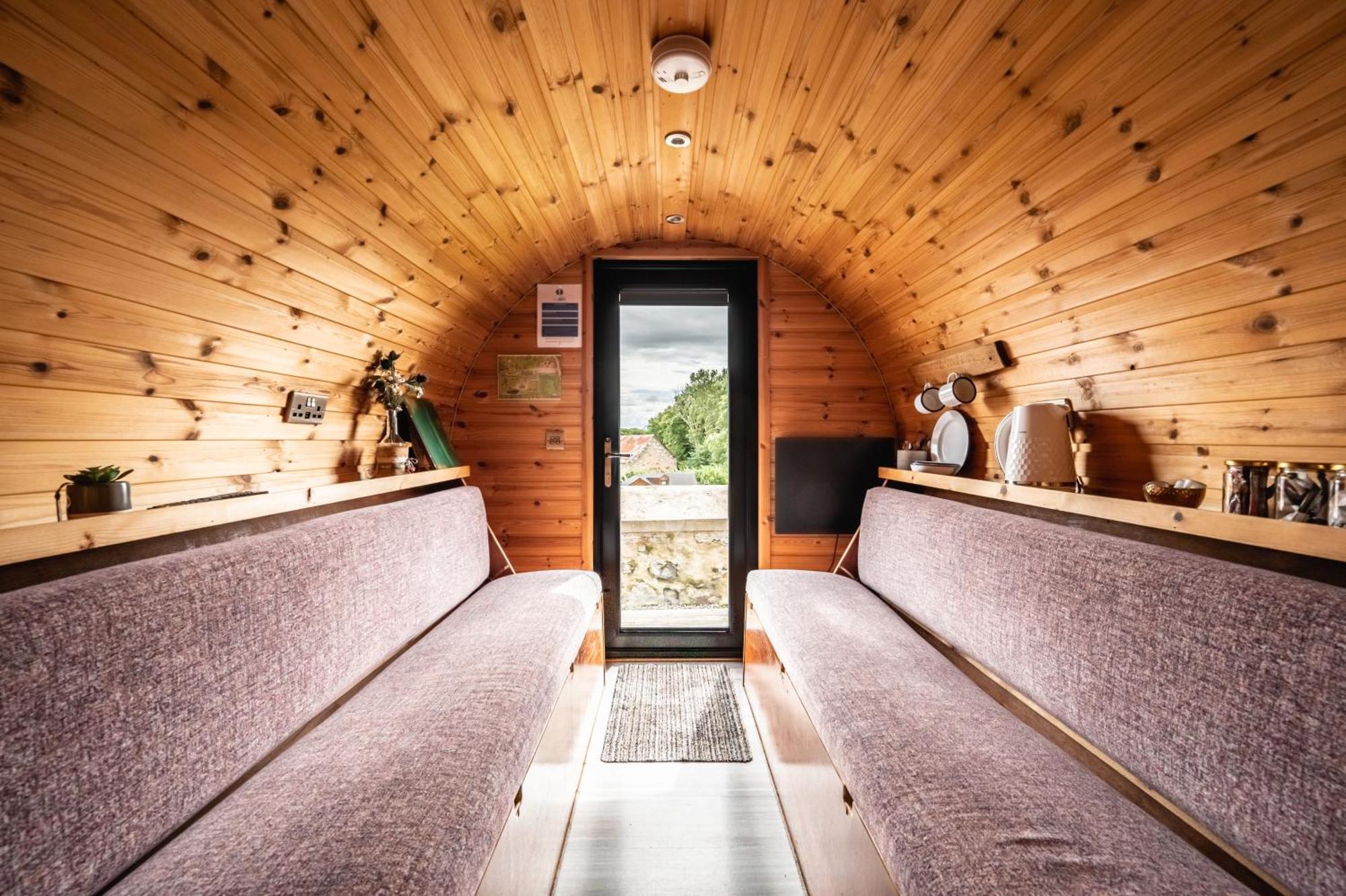 Отель Delny Glamping And Farm Animals Инвергордон Экстерьер фото