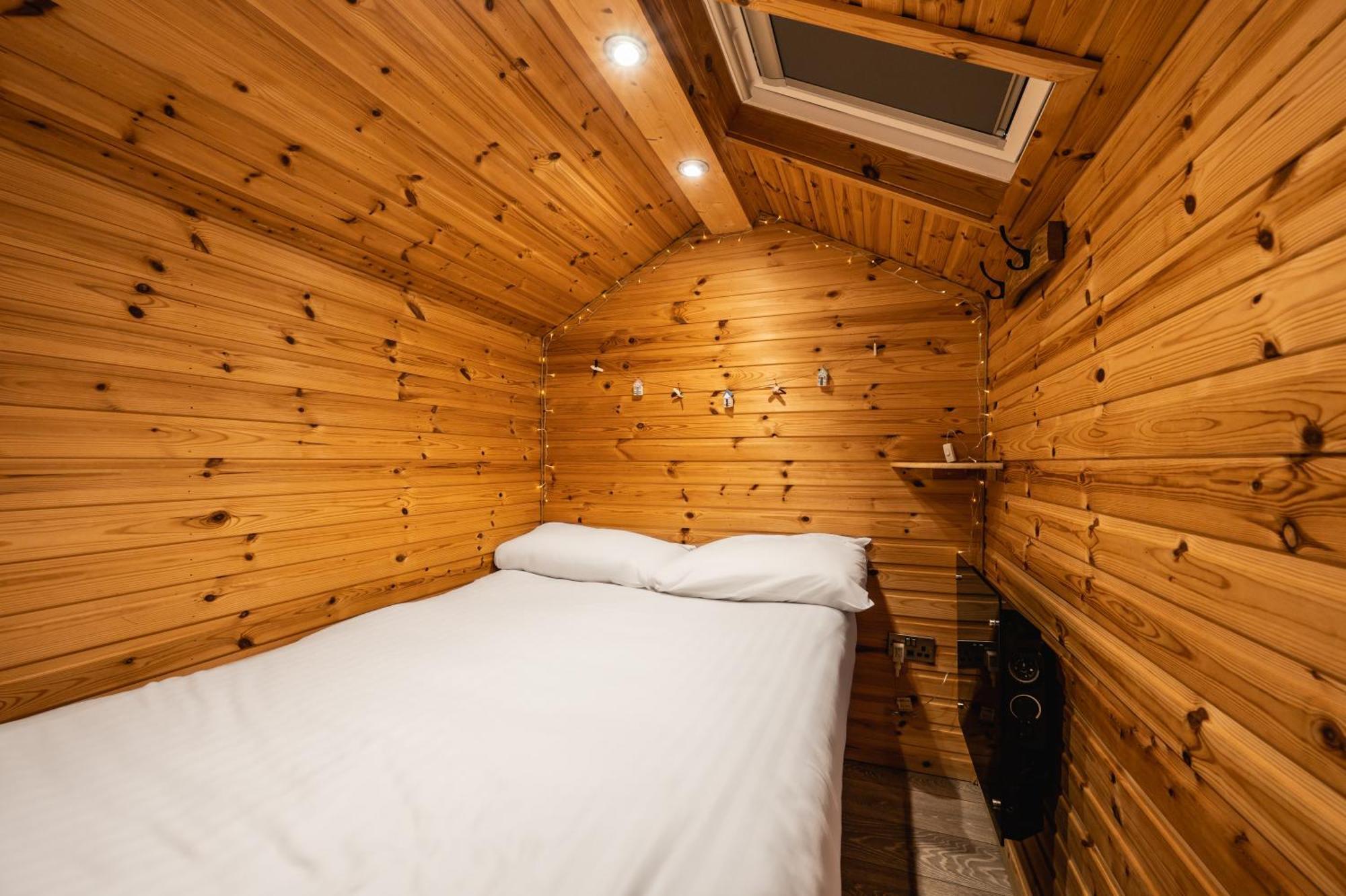 Отель Delny Glamping And Farm Animals Инвергордон Экстерьер фото